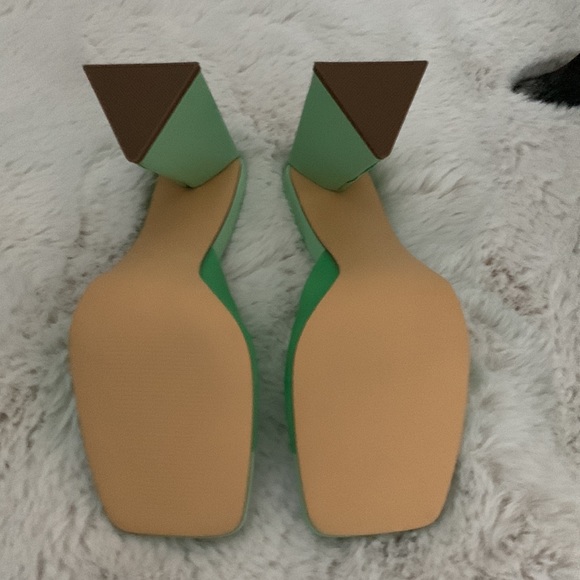 Cute summer  heels! - Picture 2 of 4